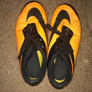 Indoor soccer shoes